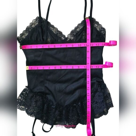 VINTAGE Black Lace Lingerie With Black Lace Fingerless Gloves And Garter - Picture 8 of 9